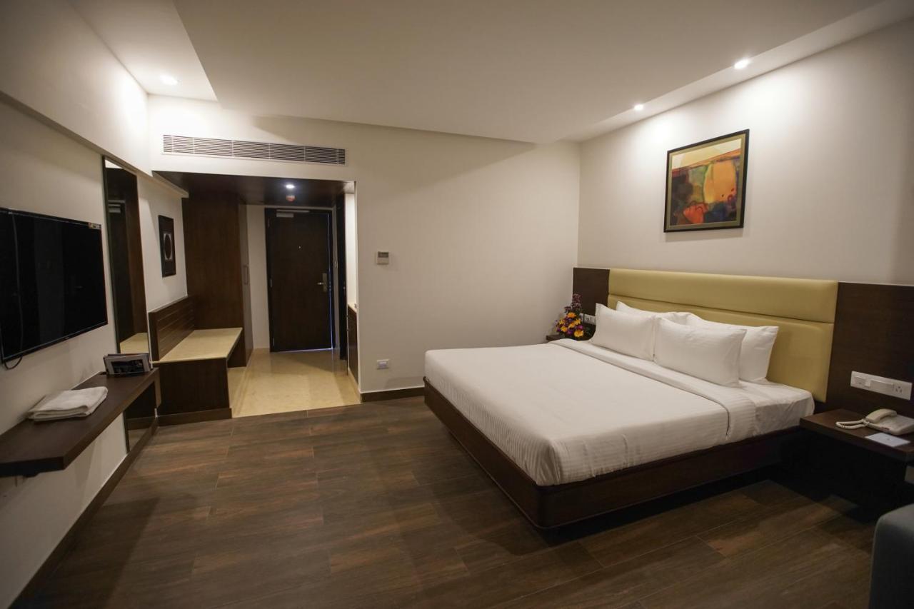 Jaag Hotel Ченай Екстериор снимка